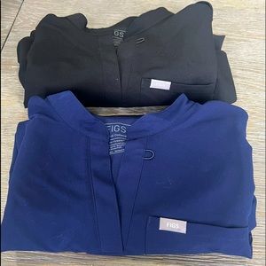 2 Figs scrub maternity tops size L ( navy and black)
